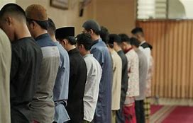 Mimpi Sholat Diganggu Orang Menurut Islam